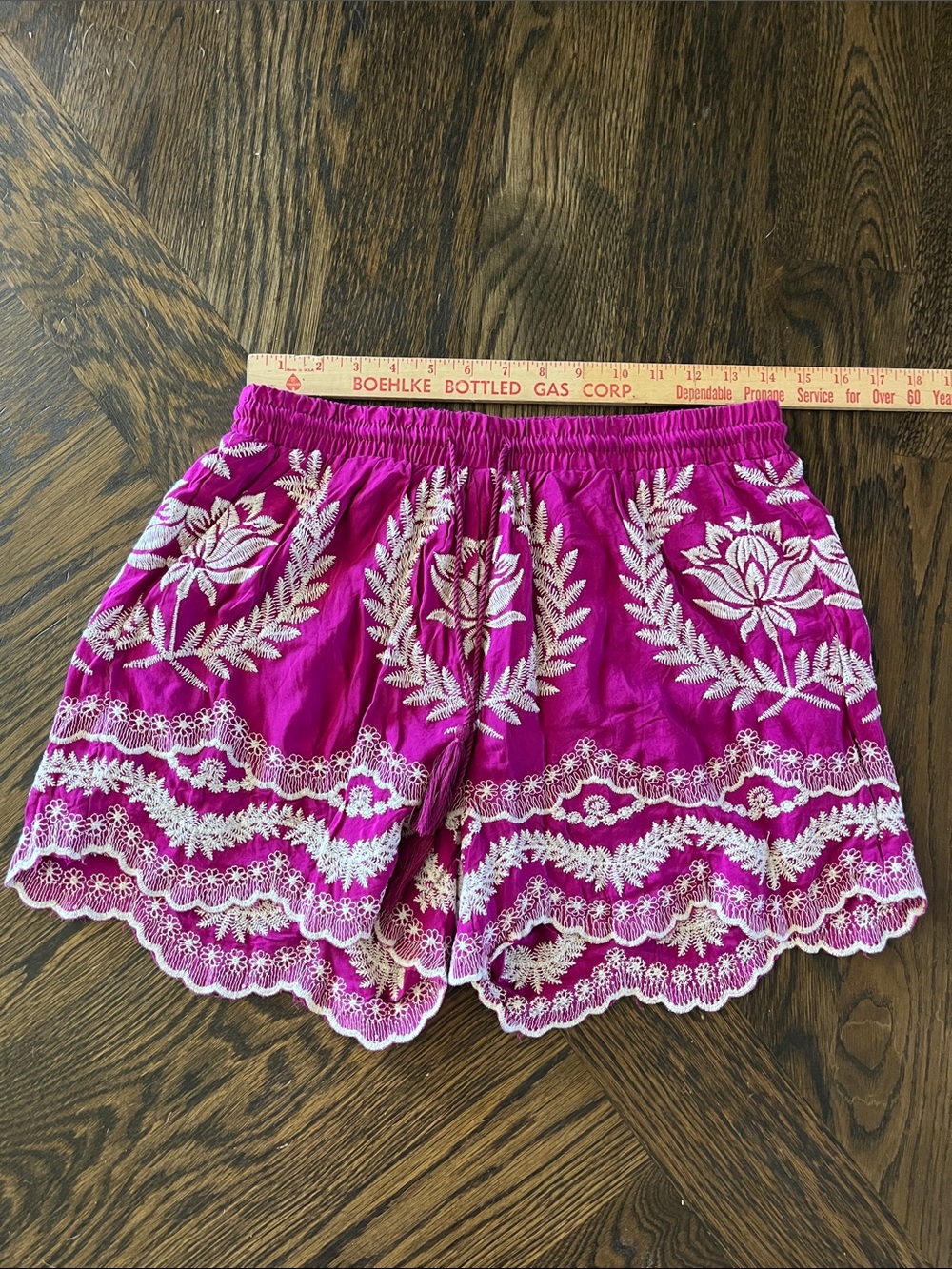 NEW Solitaire Fuchsia purple Elastic Waist Shorts embroidered wave bottom floral